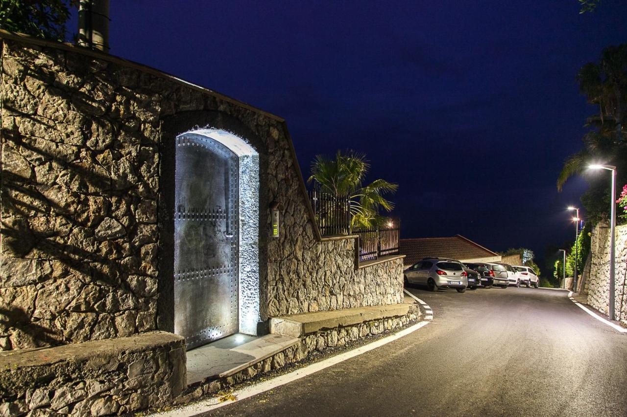 Luxury Taorum Villa With Spectacular Sea Views In Таормина Экстерьер фото